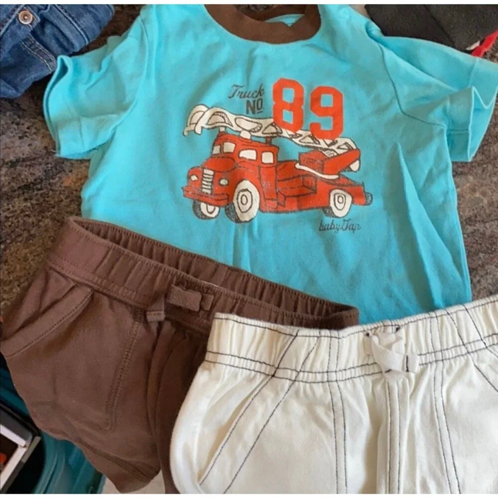 Baby gap top and matching shorts set 18 months